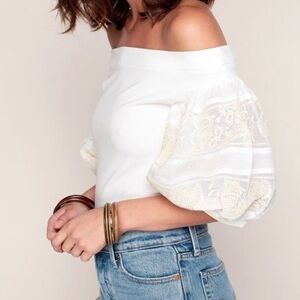 Like new free people off the shoulder top! so cute ans soft, perfect for summer.